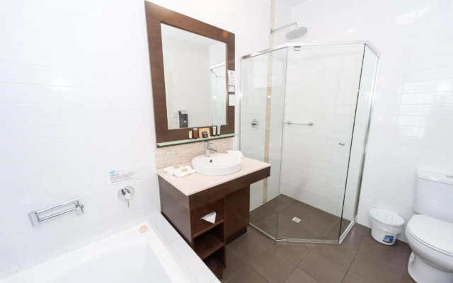 Sfera's Park Suites & Convention Centre