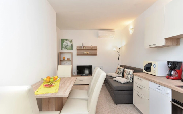 Apartment 1983