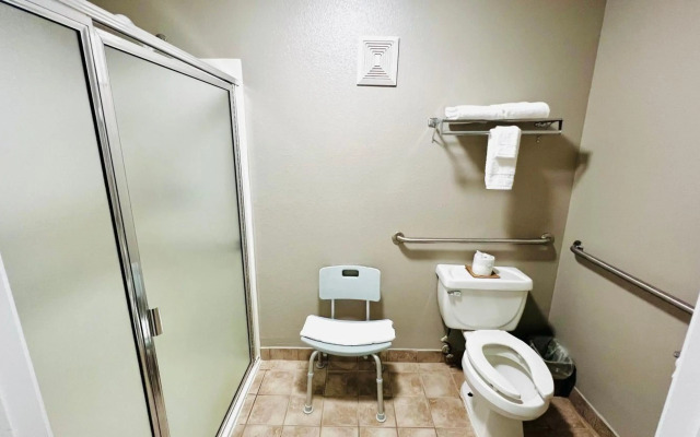 Studio 6 Suites Portland OR- I-5 OHSU