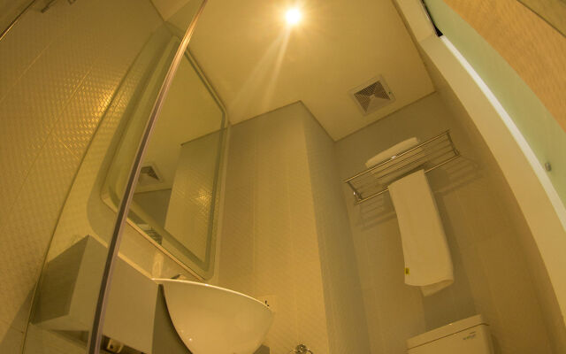 YELLO Hotel Jemursari Surabaya