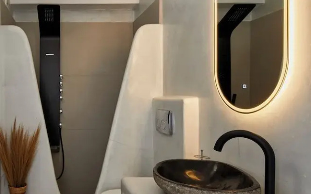 Bluewhite Suites & Villa Santorini
