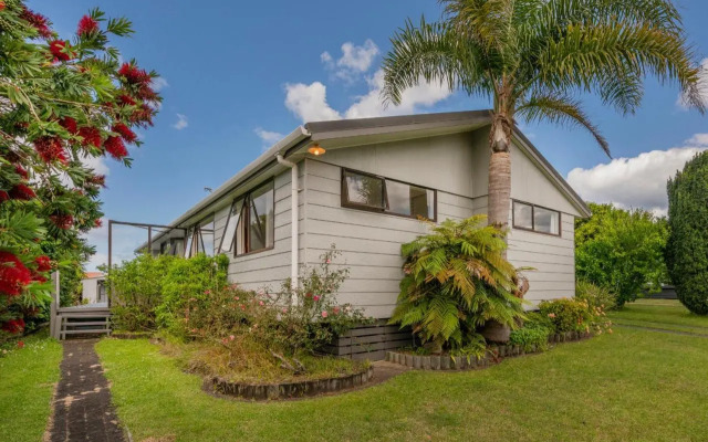Treasure on Chestnut - Tairua Holiday Home