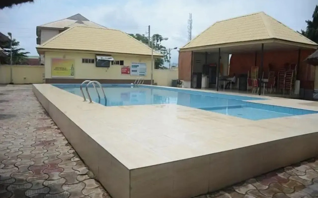 Kim Royal Hotel And Suites