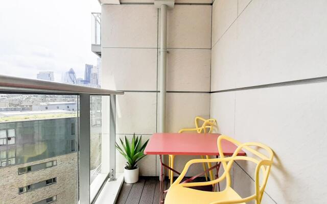 Comfy Studio with Balcony in Heart of Shoreditch