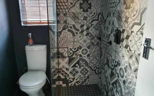 Melvilla Studio (Adults Only)