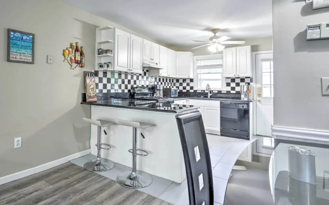 Family-friendly Keansburg Home: Walk to Beach!
