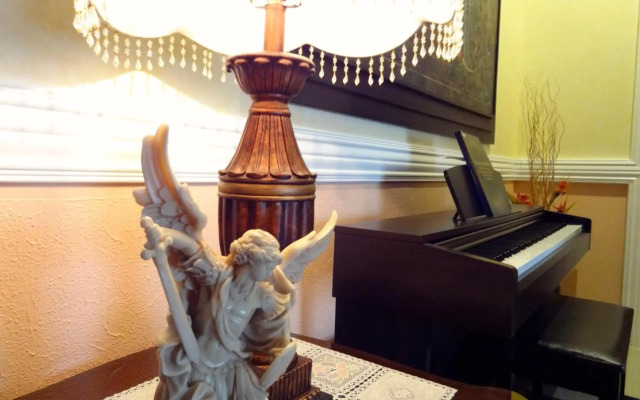 The Executive Villa Inn & Suites