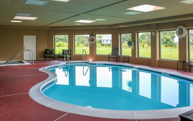 Holiday Inn Express Lewisburg/New Columbia by IHG