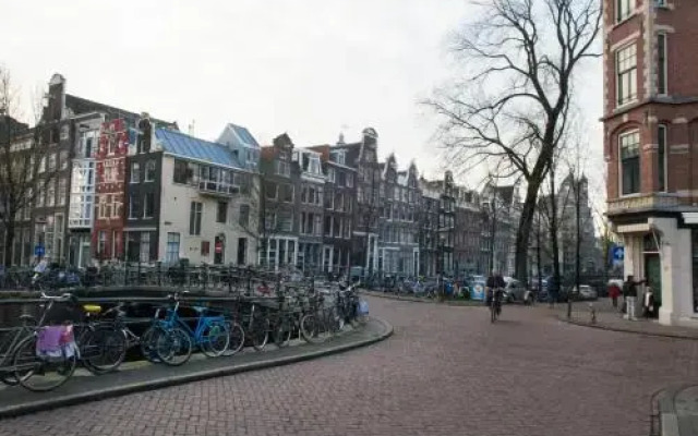 Double Floor Canal Estate