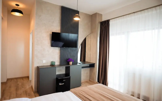 Fly & Stay At George'S