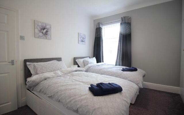 Henthorne Choice - Large Property - Close to Town Centre