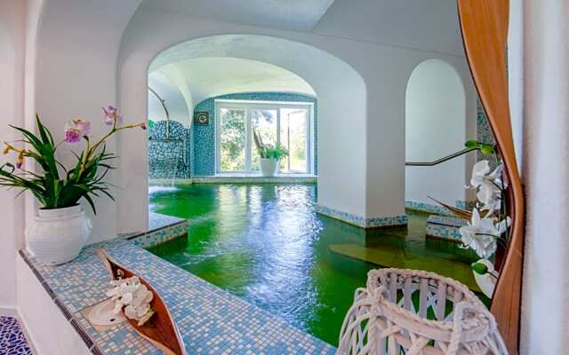 Paradiso Garden Resort Suite & Charme with warm Thermalpools and Beach