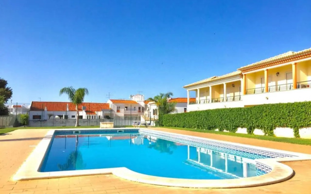 Edificio Sao Joao das areias Strip l OURA