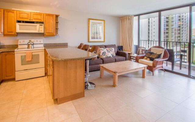 Waikiki Banyan - Pool View Tower 1 Suite 911