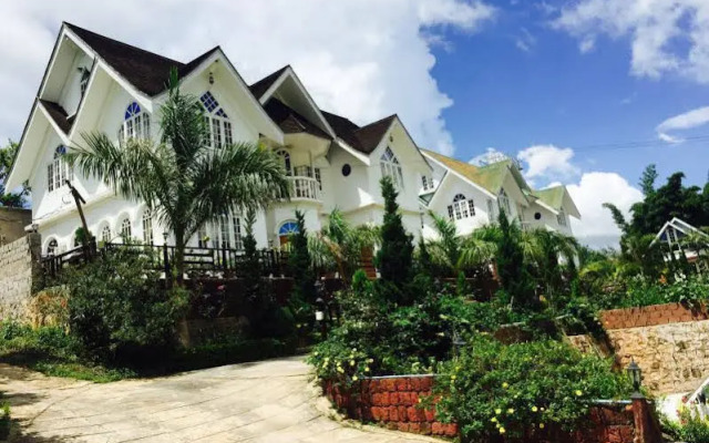 Green Haven Hotel