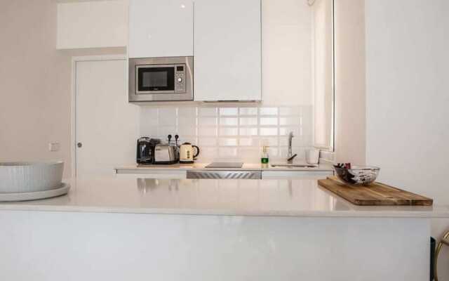 Stunning 1 bed W/sunny Terrace in Madrid Center