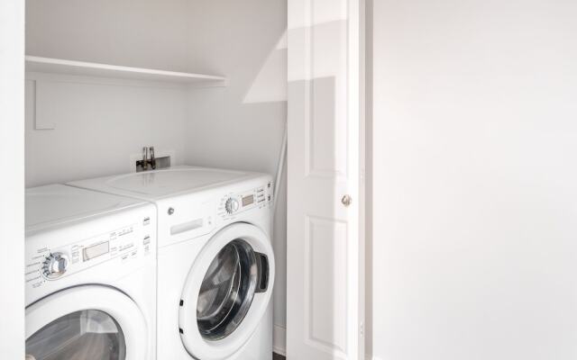 1br Luxury Apartment | Heated Pool by Wanderjaunt