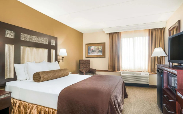 Ramada Hotel & Conference Center by Wyndham Plymouth