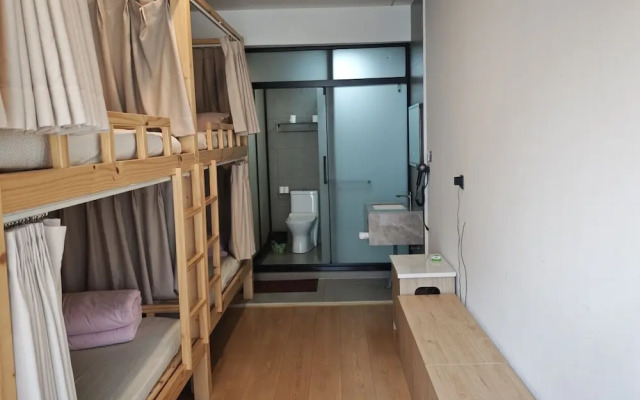 Tiger Leaping Half Way Guest House