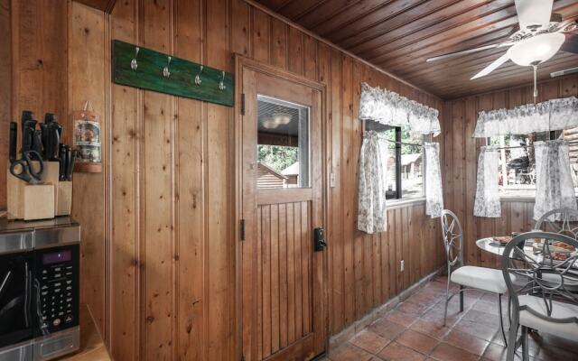 413apvillage23avncb - Alpine Cabin