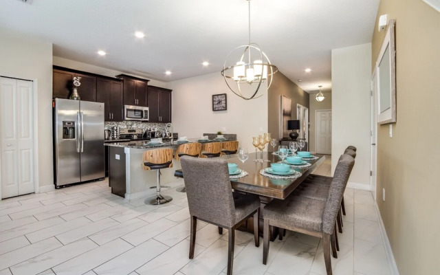 Luxurious Home W/private Pool, Near Disney!