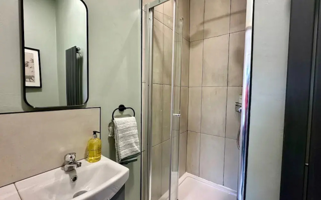 Luxury 4-bed 3 Bathroom House in Leicester City