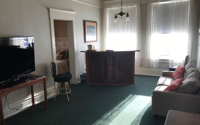 Historic Franklin Hotel