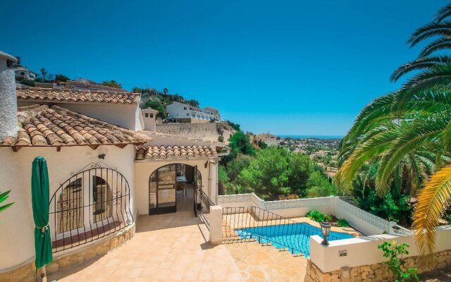 Linda - modern villa with splendid views in Benissa