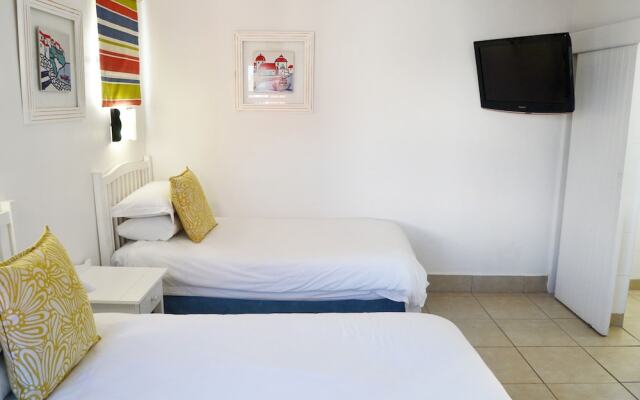 Club Mykonos Athenian Cascades