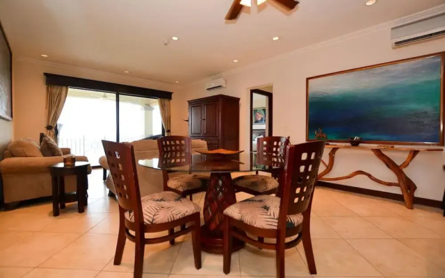 Luxury 2 bedroom condo with ocean view - Few steps from beach