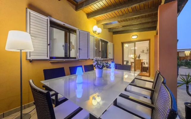 Modern Villa With Pool Near Town