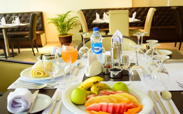 Monty Suites & Golf