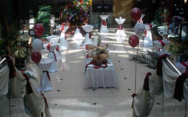 Diplomat Plaza Hotel & Resort