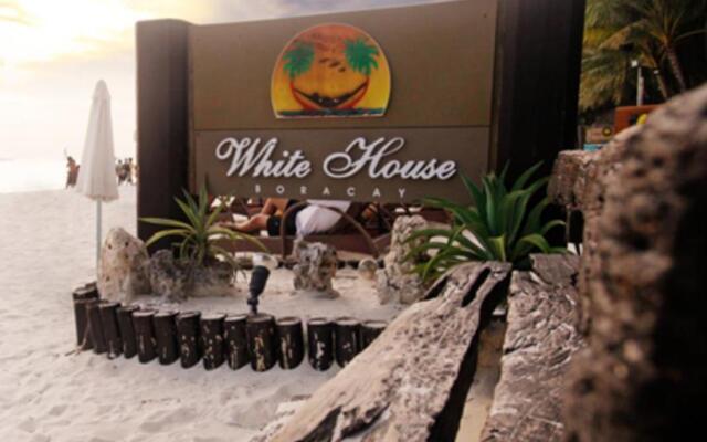 White House Beach Resort