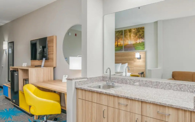 Days Inn & Suites Prattville-Montgomery