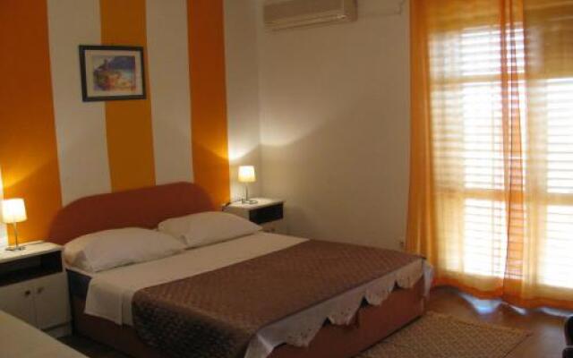 Guest House Sucuraj