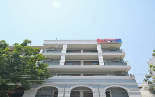 Housr 1 RK Apartment Sec 28 Gurgaon Mega