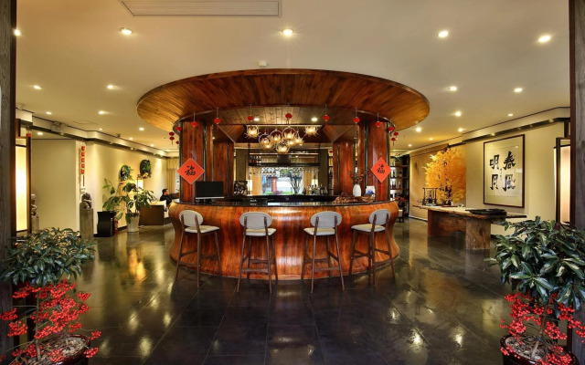Peach Blossom Resort Hotel