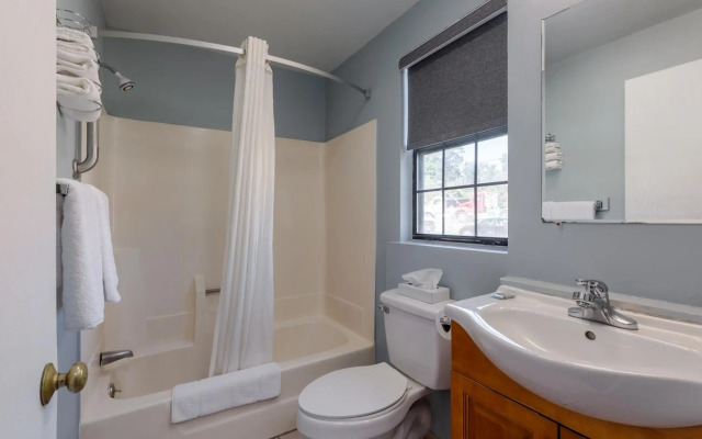 Knights Inn North Attleboro