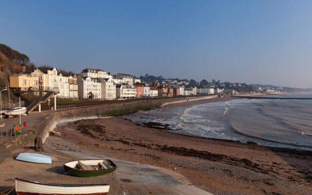 Modern Apartment in Dawlish With Dawlish Coast View