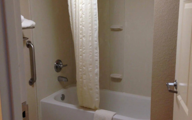 Candlewood Suites Indianapolis Downtown Medical District by IHG