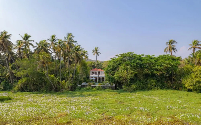 Loto Bianco by Hireavilla -4br w Pvt Pool Siolim