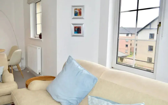 Modern And Central Flat In Roseburn Area