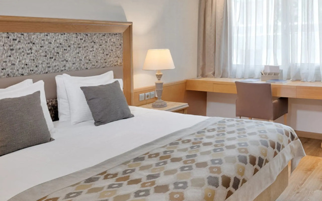 Divani Caravel Hotel