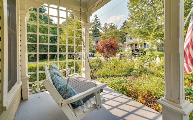 'the Porch House' Located in Historic Village