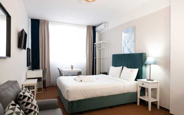 City Plaza Apartments & Rooms