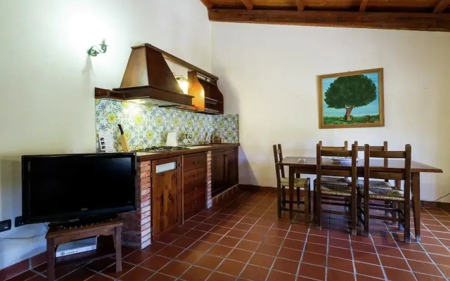 Gorgeous Holiday Home with Hot Tub, Whirlpool, Pool, Garden