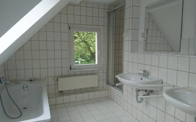 Sonniges Häuschen mit Garten