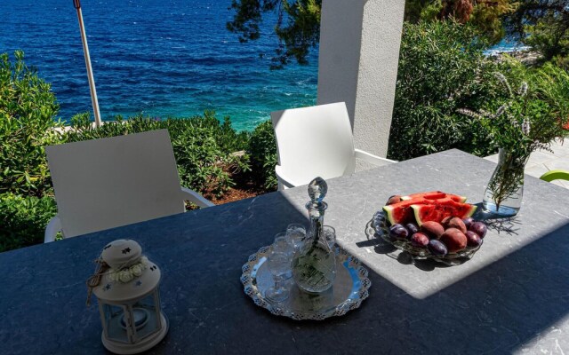 Beautiful Home in Prigradica With Wifi and 7 Bedrooms