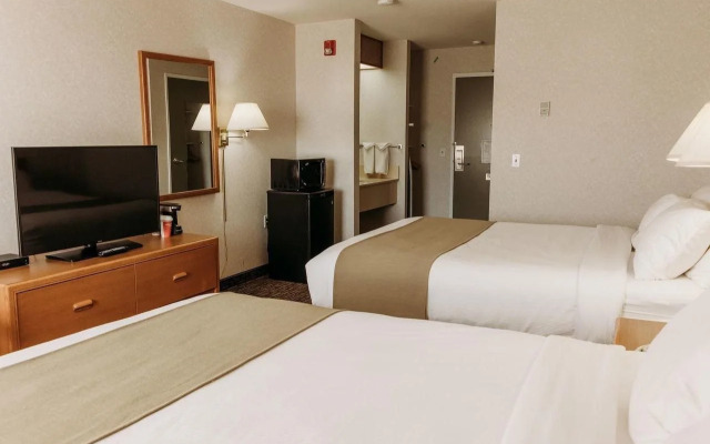 Lakeview Inn & Suites - Fort St. John